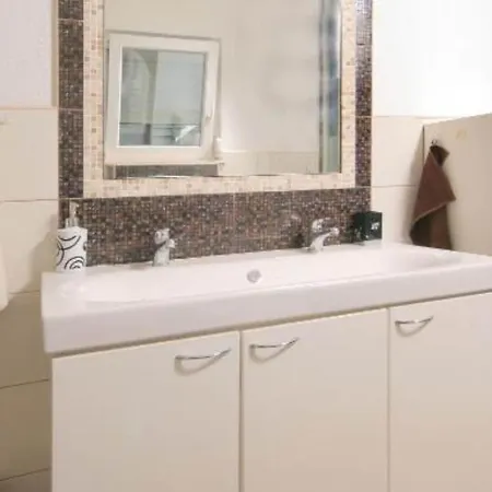 Libe With Sea View - Two Bedroom With Balcony Апартаменти