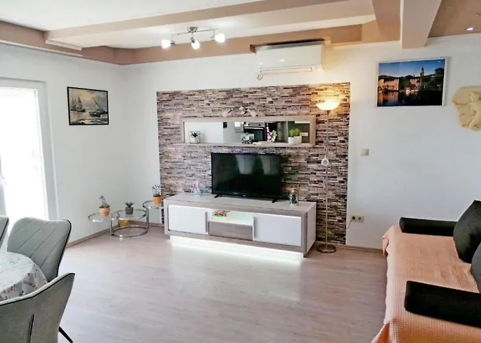 Libe With Sea View - Two Bedroom With Balcony Διαμέρισμα