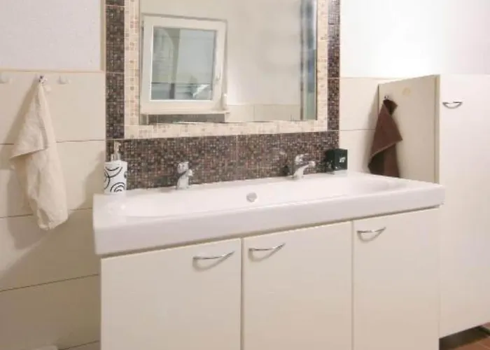 Libe With Sea View - Two Bedroom With Balcony Διαμέρισμα