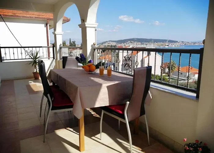 Libe With Sea View - Two Bedroom With Balcony