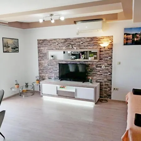 Libe With Sea View - Two Bedroom With Balcony Apartman