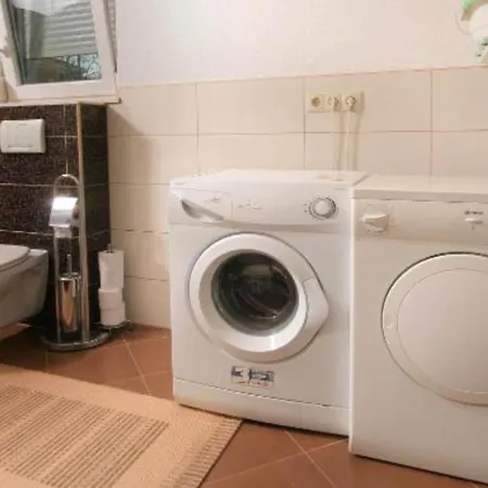 Libe With Sea View - Two Bedroom With Balcony Apartman Trogir