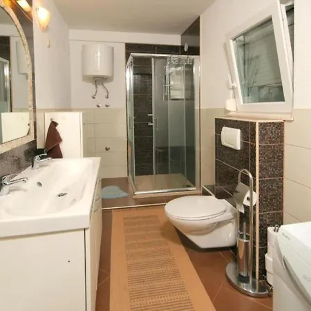 Libe With Sea View - Two Bedroom With Balcony Apartman *