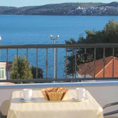 Libe With Sea View - Two Bedroom With Balcony Apartman