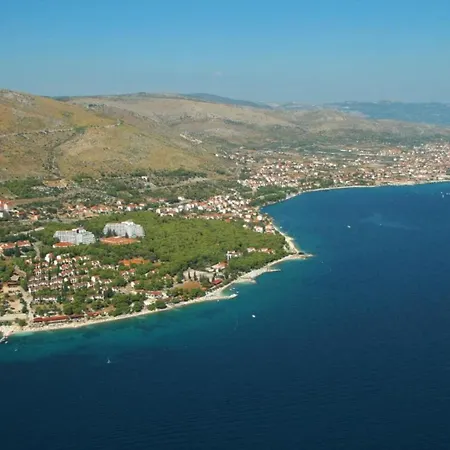 Apartment Libe With Sea View - Two Bedroom With Balcony Trogir