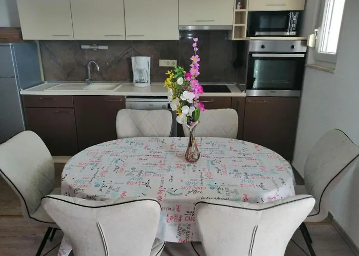 Appartement Libe With Sea View - Two Bedroom With Balcony *