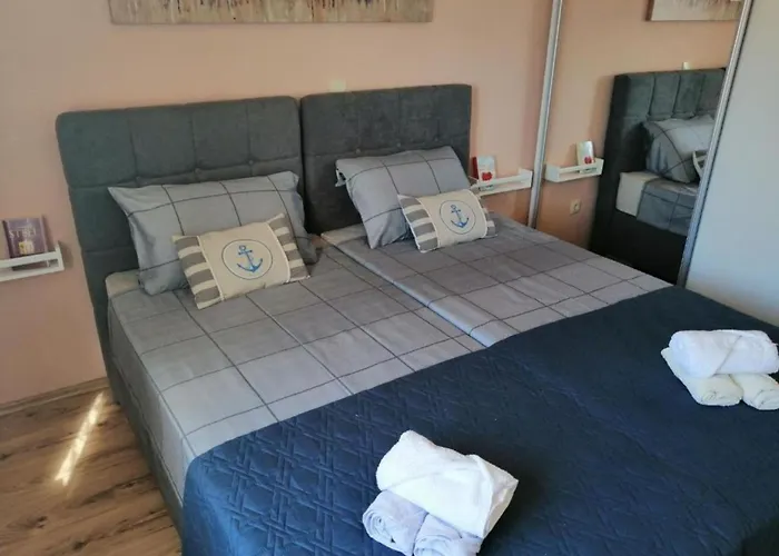 Appartement Libe With Sea View - Two Bedroom With Balcony *