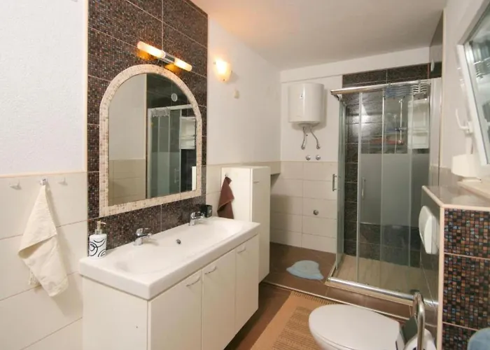 Appartement Libe With Sea View - Two Bedroom With Balcony *