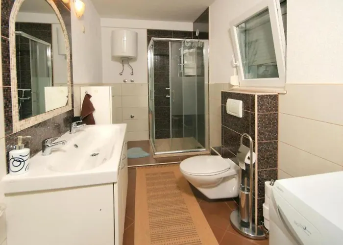 Libe With Sea View - Two Bedroom With Balcony Appartement *