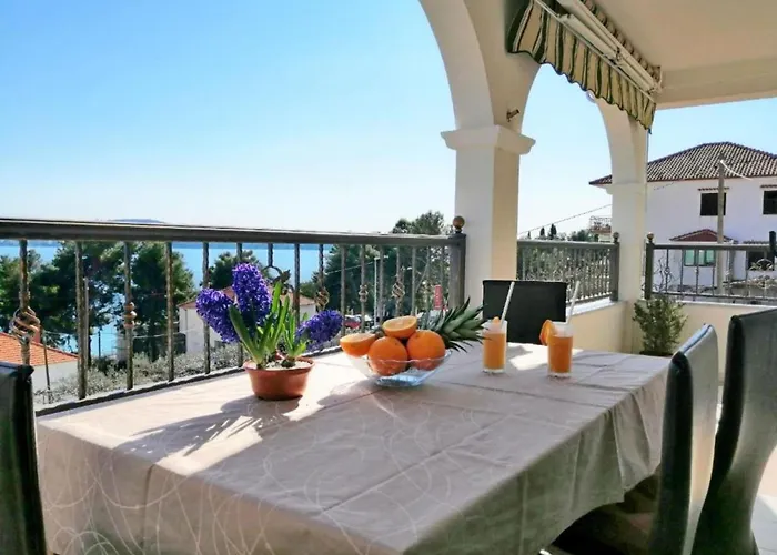 Appartement Libe With Sea View - Two Bedroom With Balcony Trogir