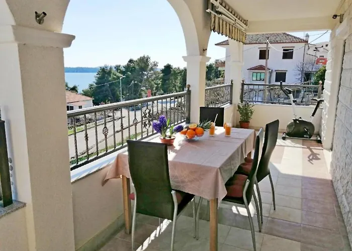 Appartement Libe With Sea View - Two Bedroom With Balcony