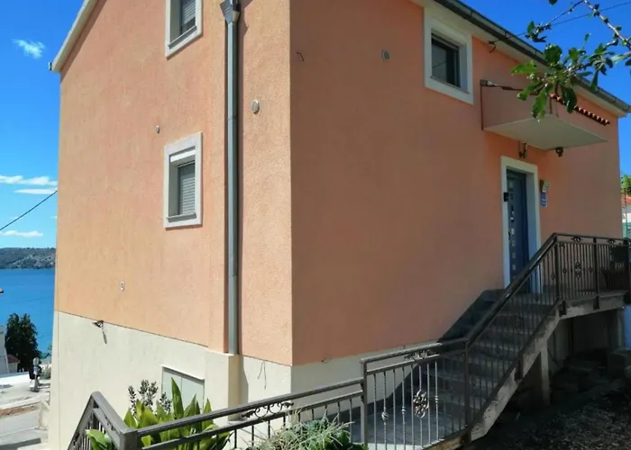 Libe With Sea View - Two Bedroom With Balcony Appartement *