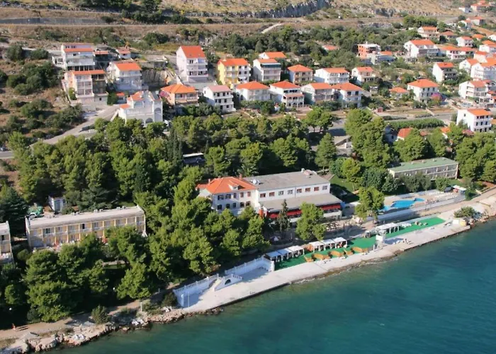 Libe With Sea View - Two Bedroom With Balcony Appartement *